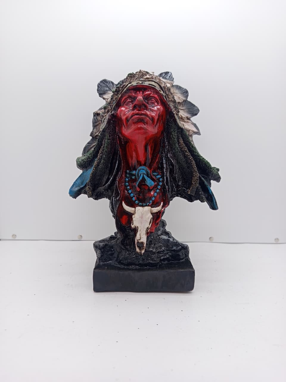 Qırmızı dərili - Heykəl - H5056