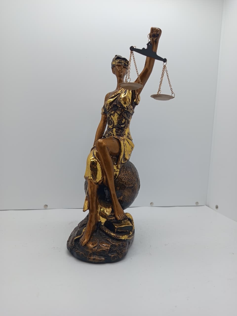 Scales of Justice - Statue - H5038