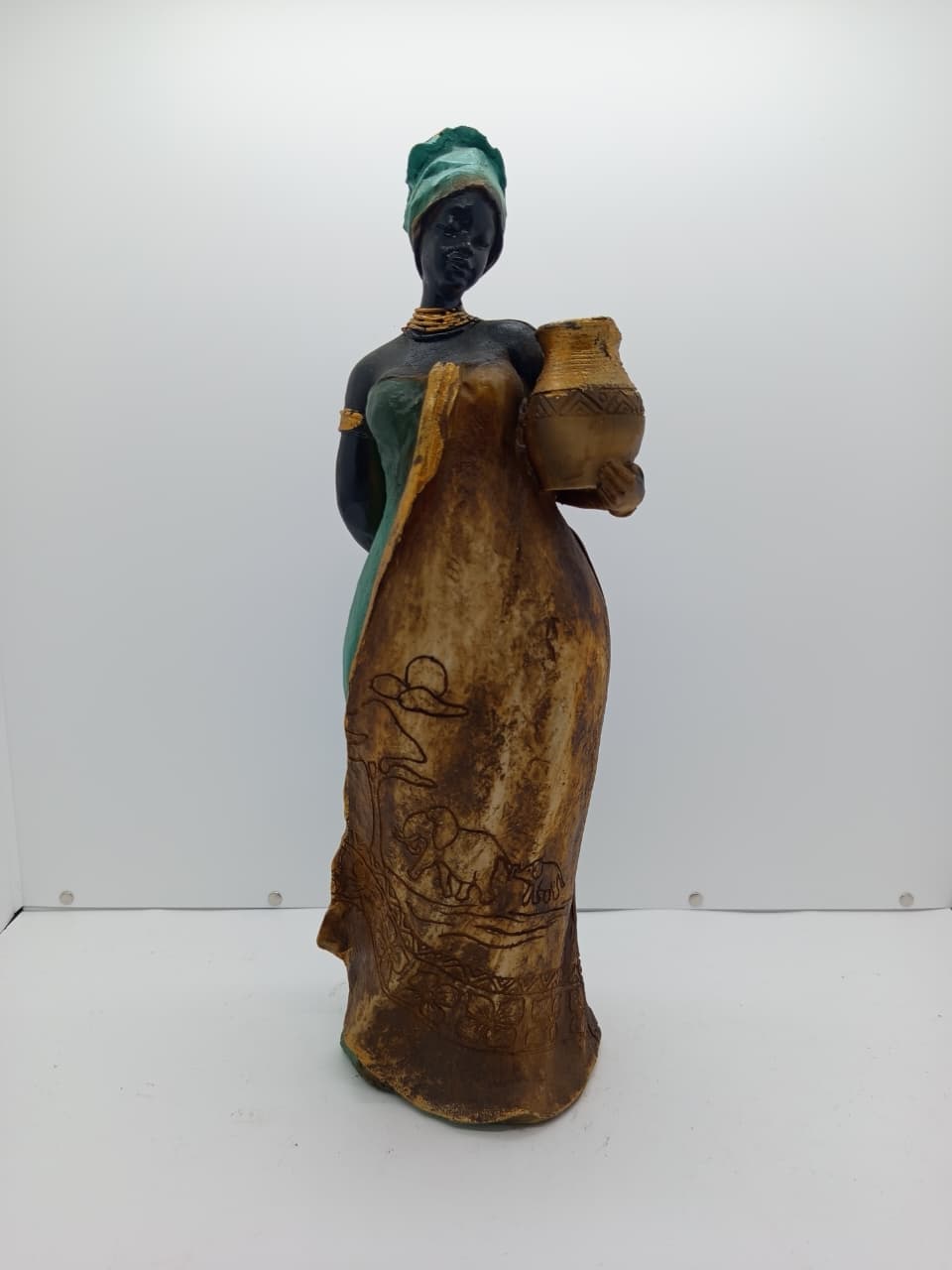 Woman with Aquarius - Statue - H5022