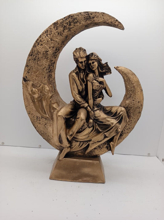 Girl and boy in a crescent moon - Sculpture - H5045